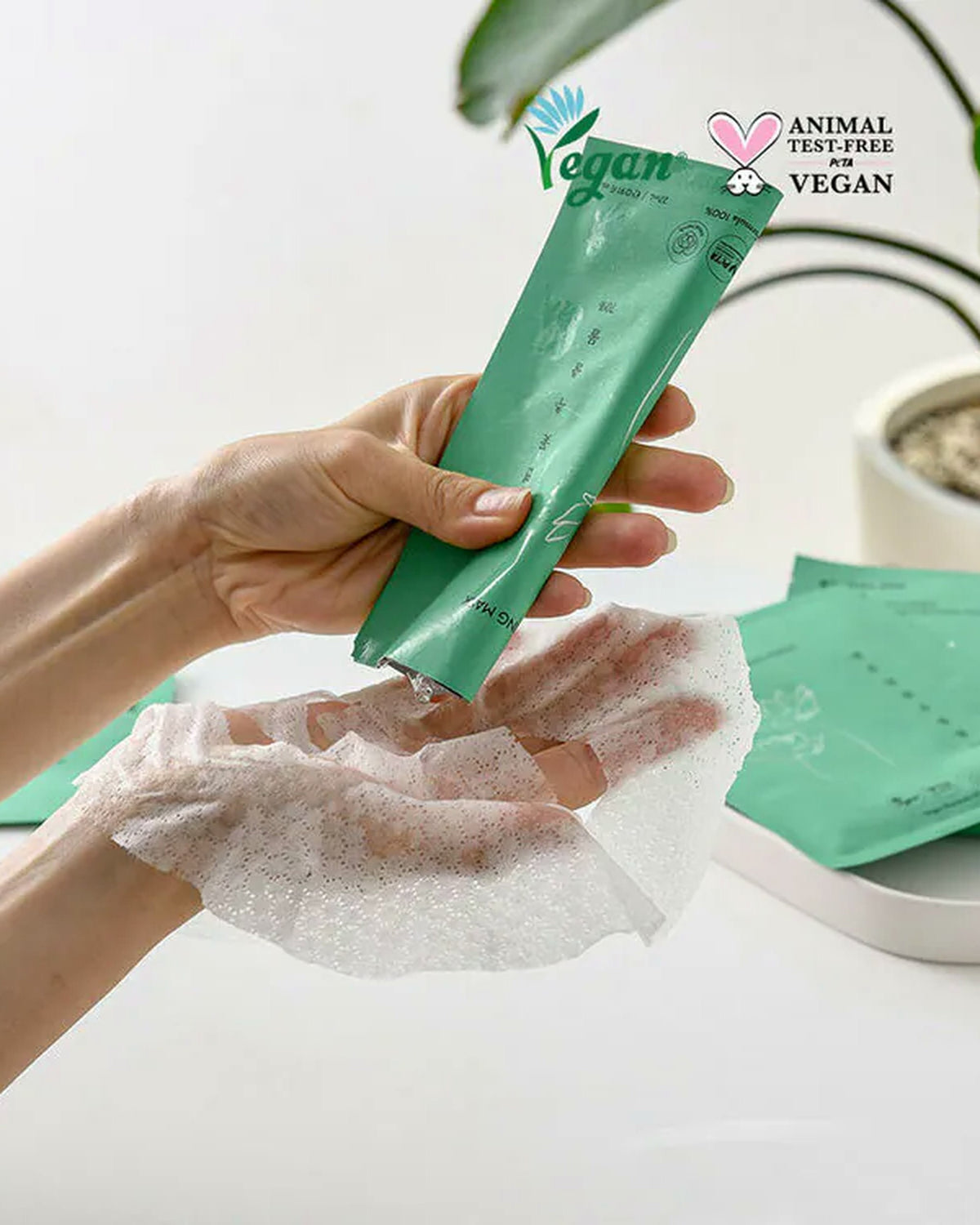 [ KIWIGLOW ] Vegan Jeju Lotus Moisture Brightening Mask 10ea