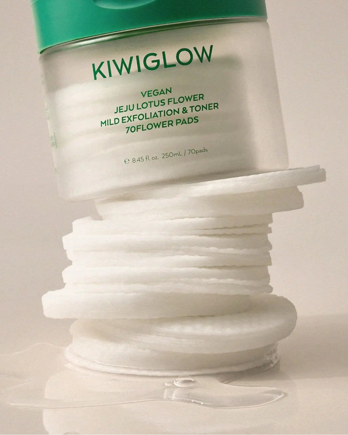 [ KIWIGLOW ] Vegan Jeju Lotus Flower Mild Exfoliation & Toner Flower Pads 250ml (70ea)